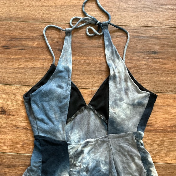 Backless Dress - Picture 4 of 4